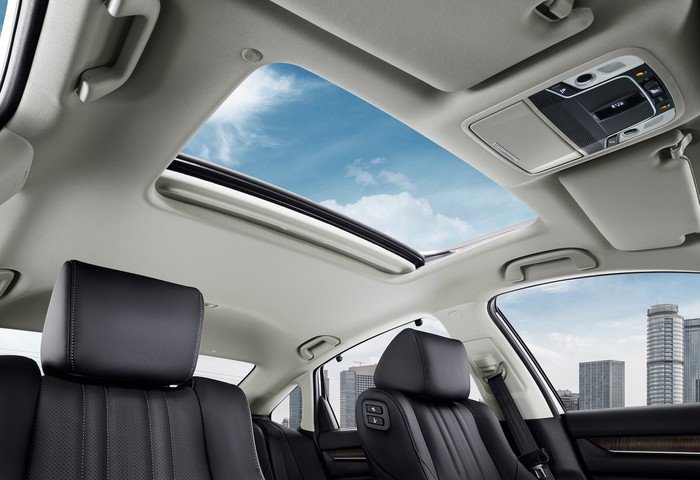 Lagi! Bocah Nongol di Sunroof Pajero Sport Berujung Teguran Polisi